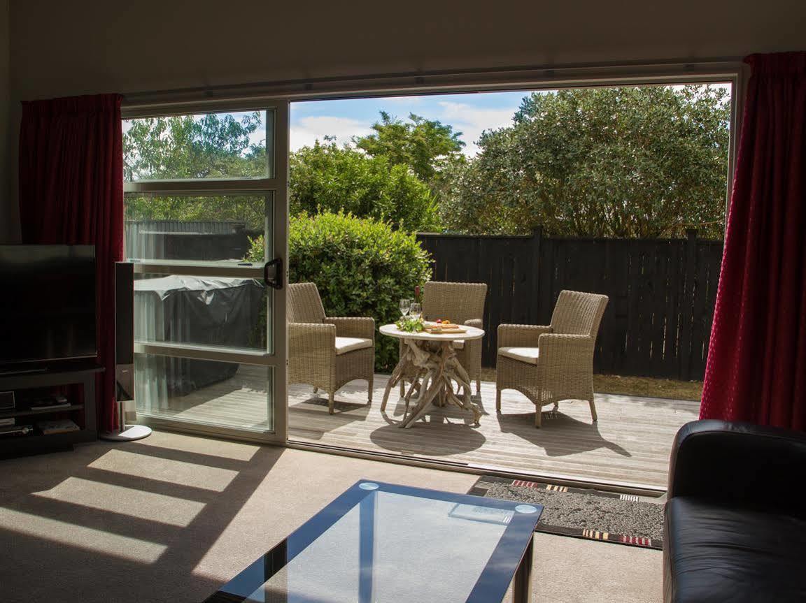 Villa Two Four Cologne à Martinborough Extérieur photo